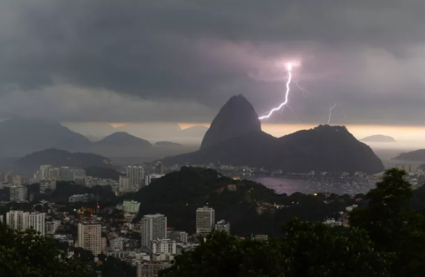 5 të vdekur dhe 18 të zhdukur nga përmbytjet në Brazil