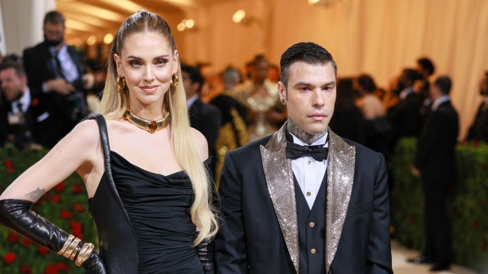 Pak pas ndarjes me Chiara Ferragnin, Fedez fotografohet me të dashurën e re