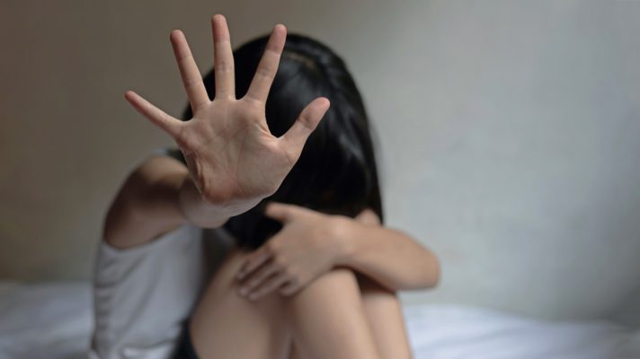 Greqi/ 50-vjeçari ngacmon seksualisht vajzën e mitur të partneres