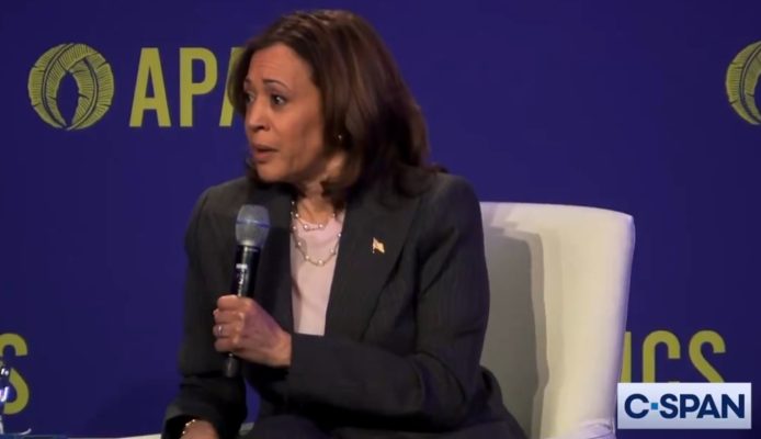VIDEO/ Kamala Harris “lëshon” gojën, zv/presidentja përdor fjalë fyese para studentëve