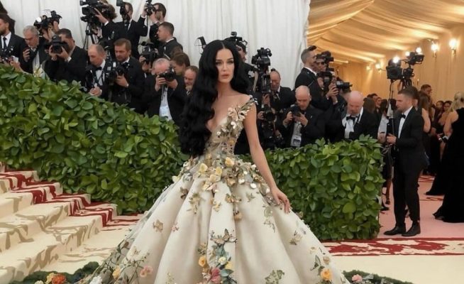 FOTO/ Inteligjenca artificiale shfaq Katy Perry-n në Met Gala, nëna e këngëtares “bie pre”