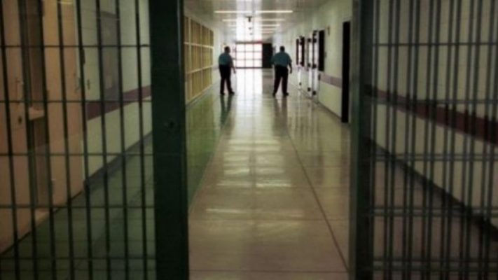 EMRI/ I dënuari me burgim të përjetshëm futet në regjimin “41 biss”