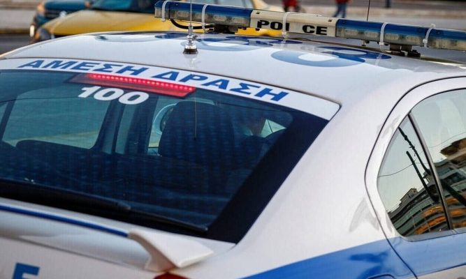 Mbyllën 5-vjeçarin vetëm në shtëpi dhe u larguan, arrestohen nëna dhe gjyshja Mbyllën 5-vjeçarin vetëm në shtëpi dhe u larguan, arrestohen nëna dhe gjyshja