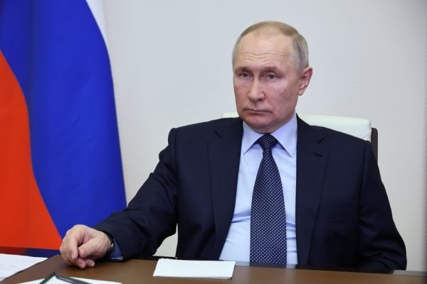 Putin thotë se nuk ka plane për të marrë Kharkivin, por ushtria ruse rrethon qytetet përreth