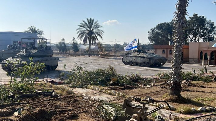 VIDEO/ Izraeli merr kontrollin e pikës kufitare në Rafah, bllokohet kalimi i ndihmave në Gaza
