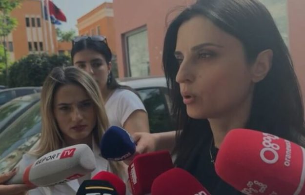 Pas dy orësh, kryebashkiakja e Durrësit del nga SPAK, refuzon të flasë: Do ruaj sekretin hetimor