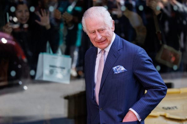 Mbreti Charles bën udhëtimin e parë jashtë Britanisë pasi u diagnostikua me kancer Mbreti Charles bën udhëtimin e parë jashtë Britanisë pasi u diagnostikua me kancer