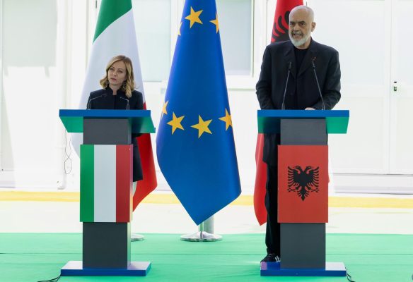 Rama e Meloni mbrojnë “emigrantët”, kryeministrja e Italisë: Investigimi i Rai 3, sulm ndaj qeverisë sime