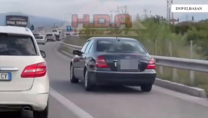 Kryenin parakalime të gabuara në autostradën Tiranë-Elbasan, gjobiten 11 shoferë