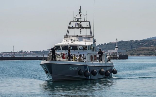Erërat e forta rrezikuan mbytjen e varkës së tyre, shpëtohen 77 emigrantë në brigjet greke