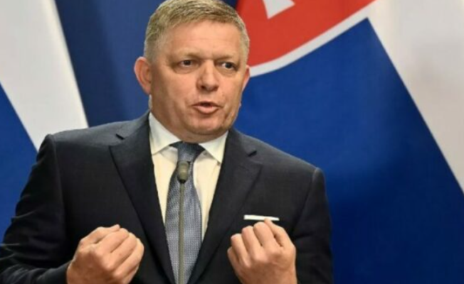 Del për herë të parë në publik pasi u plagos, kryeministri sllovak ka një mesazh për atentatorin Del për herë të parë në publik pasi u plagos, kryeministri sllovak ka një mesazh për atentatorin