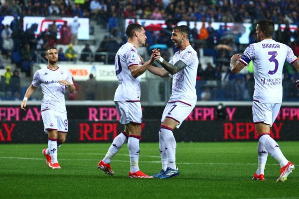 Serie A ul zyrtarishrt siparin, Fiorentina mund Atalantën, dëmtohet rëndë mbrojtësi i Italisë