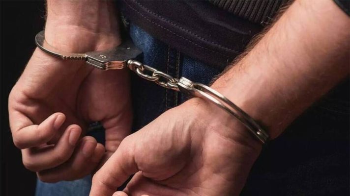 Tentoi të përdhunonte punonjësen në shtëpinë publike, arrestohet shqiptari në Greqi Tentoi të përdhunonte punonjësen në shtëpinë publike, arrestohet shqiptari në Greqi