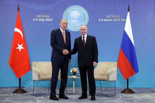 Erdogan fton Putin në një vizitë në Turqi: Marrëdhëniet mes nesh janë miqësore Erdogan fton Putin në një vizitë në Turqi: Marrëdhëniet mes nesh janë miqësore