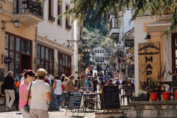 Numri i turistëve u rrit, INSTAT: 34 % më shumë se viti i kaluar