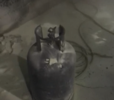 Zjarr në një banesë në Berat, shkak bëhet bombula e gazit