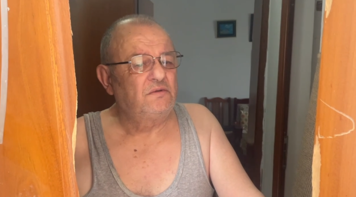 “Akoma na dridhet mishi”, flet me lot në sy babai i 26-vjeçarit që u plagos nga shpërthimi i eksplozivit: Dua të më shërohet djali “Akoma na dridhet mishi”, flet me lot në sy babai i 26-vjeçarit që u plagos nga shpërthimi i eksplozivit: Dua të më shërohet djali