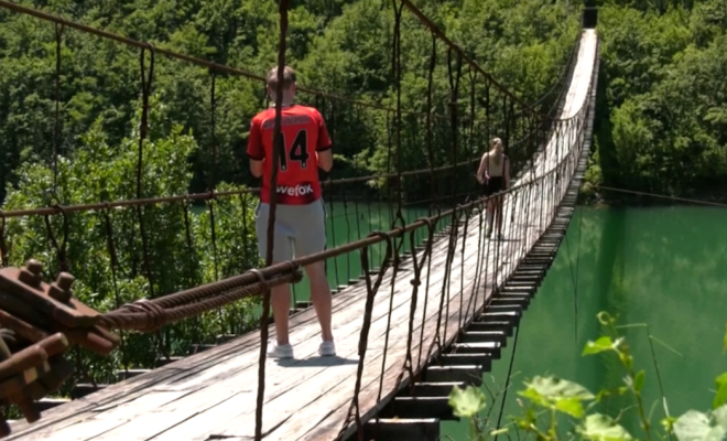 Turistë në luginën e Shkopetit, të huajt vlerësojnë natyrën, ushqimet dhe mikpritjen