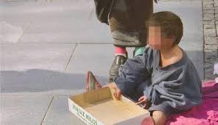 Shfrytëzonin fëmijët për të lypur në zonën e plazhit, procedohen 3 persona në Durrës