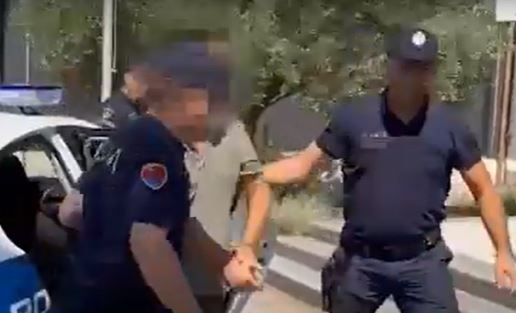 Parandalohet krimi në Fier, tentoi të vriste 59-vjeçaren, arrestohet i riu Parandalohet krimi në Fier, tentoi të vriste 59-vjeçaren, arrestohet i riu