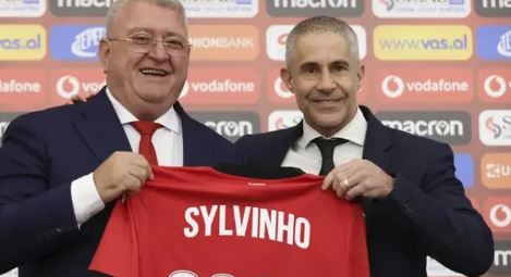 Zyrtare/ Silvinjo firmos rinovimin e kontratës me FSHF-në Zyrtare/ Silvinjo firmos rinovimin e kontratës me FSHF-në