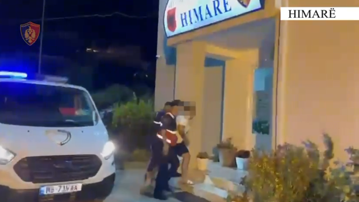 Qarkullonte i armatosur, arrestohet 25-vjeçari, çfarë i gjeti policia në banesë