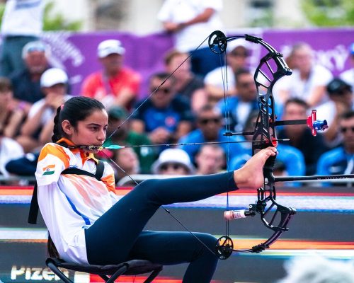 Historia mbresëlënëse, 17-vjeçarja pa duar kampione e gjuajtjes me hark Historia mbresëlënëse, 17-vjeçarja pa duar kampione e gjuajtjes me hark