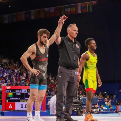 Mundësi i Shqipërisë Zelimkhan Abakarov fiton me përmbysje ndaj kampionit të Afrikës, kalon në Çerekfinale