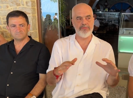 Turizmi në Shqipëri, Edi Rama: 130 mijë automjete më shumë kanë hyrë në Morinë, vija bregdetare do jetë e lirë për pushuesit