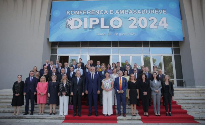Rama: Në 2030-ën jemi në BE! Hasani: Ligji i ri për diplomatët i jep fund epokës së të paaftëve