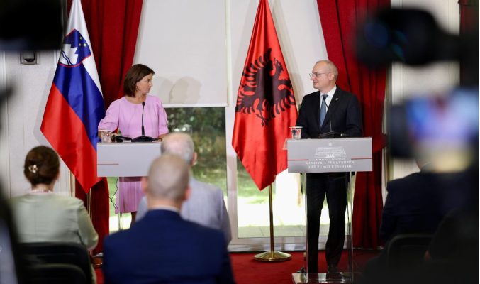 Ministri Hasani konferencë me homologen sllovene: Anëtarësimi në BE, prioriteti ynë strategjik