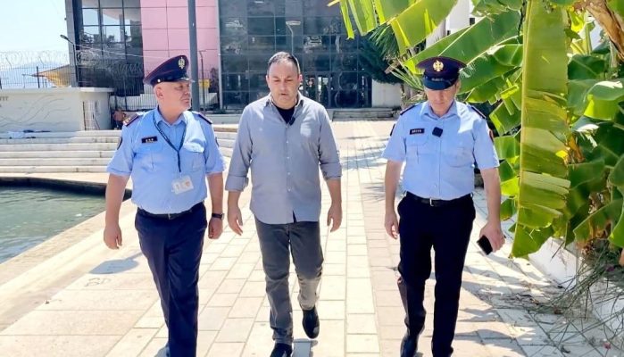 Ministri Hoxha takon drejtuesit e Policisë në Sarandë: Masa të forta për të përmbyllur një sezon të qetë e të sigurt