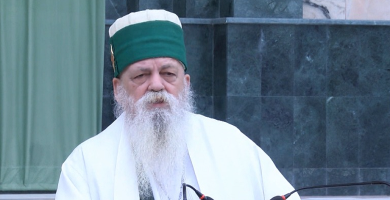 Besimtarët bektashinj në malin e Shenjtë të Tomorrit, kremtojnë ditën e Abaz Aliut