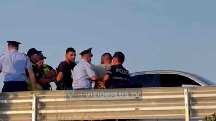 I binte borisë pa pushim, kreu i Rrugores e qëllon me shpullë të riun I binte borisë pa pushim, kreu i Rrugores e qëllon me shpullë të riun