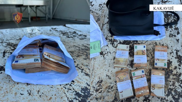 Kishte mbushur zarfet me para, procedohet 43-vjeçari, tentoi t’i nxirrte jashtë Shqipërisë Kishte mbushur zarfet me para, procedohet 43-vjeçari, tentoi t’i nxirrte jashtë Shqipërisë