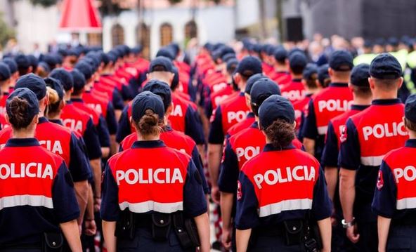 Shtyhet afati i aplikimit për pranim në Policinë e Shtetit, 400 funksione të rolit bazë për Patrullë të Përgjithshme Shtyhet afati i aplikimit për pranim në Policinë e Shtetit, 400 funksione të rolit bazë për Patrullë të Përgjithshme