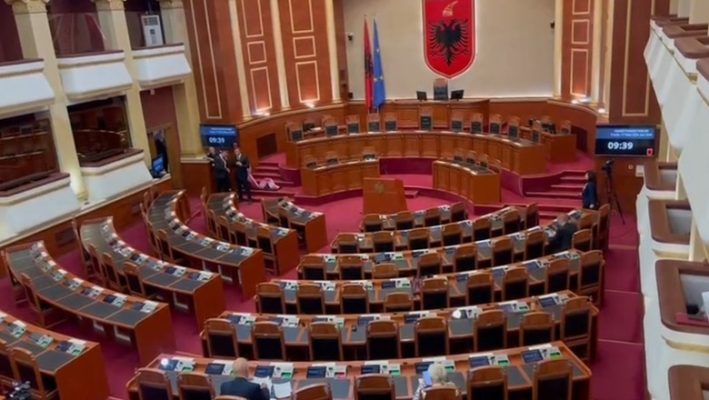 Sërish votim për “Rregullatorin”, asnjë nga anëtarët e propozuar nuk mori 84 vota në Parlament Sërish votim për “Rregullatorin”, asnjë nga anëtarët e propozuar nuk mori 84 vota në Parlament