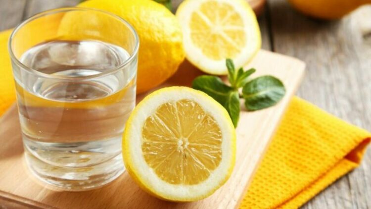 Nëse keni një nga këto 6 probleme shëndetësore  konsumoni limon 
