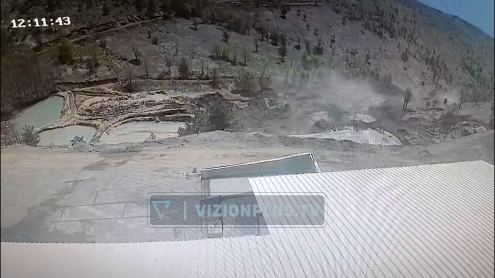 EKSKLUZIVE  29 vjeçari prej 48 orësh nën dhe  ky është momenti i çarjes së rezervuarit në Klos  VIDEO 