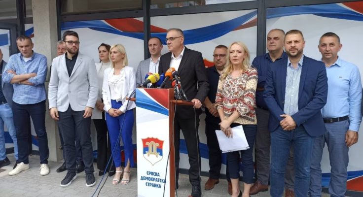 Kryetari i Partisë Demokratike Serbe në Republikën Sërpska, Millan Milliqeviq, në foltore - fotografi arkivi