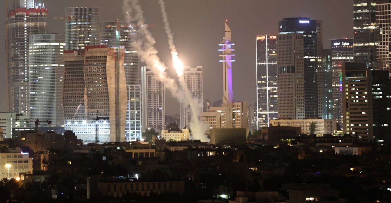 Breshëri sulmesh me raketa nga Irani  raportohen viktima dhe mbi 200 të plagosur e të zhdukur në Izrael  Dëmtime në rafineri në Teheran