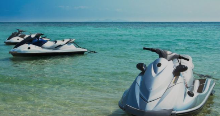 Po lundronin me jet ski në Ksamil, përplasen me njëri-tjetrin dy vëllezërit francezë Po lundronin me jet ski në Ksamil, përplasen me njëri-tjetrin dy vëllezërit francezë