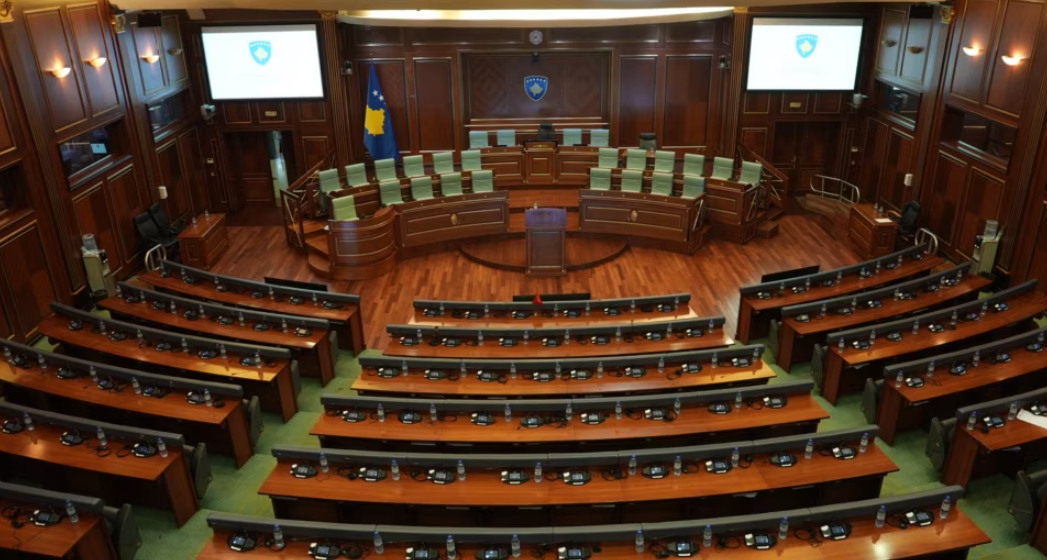 Pas 54 përpjekjeve të dështuara në Kuvendin e Kosovës  sot hyn në fuqi vendimi i Gjykatës Kushtetuese