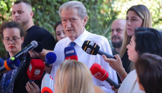 Berisha mbron Erjon Veliajn: Kryebashkiakut të Tiranës po i shkelen të drejtat në qeli