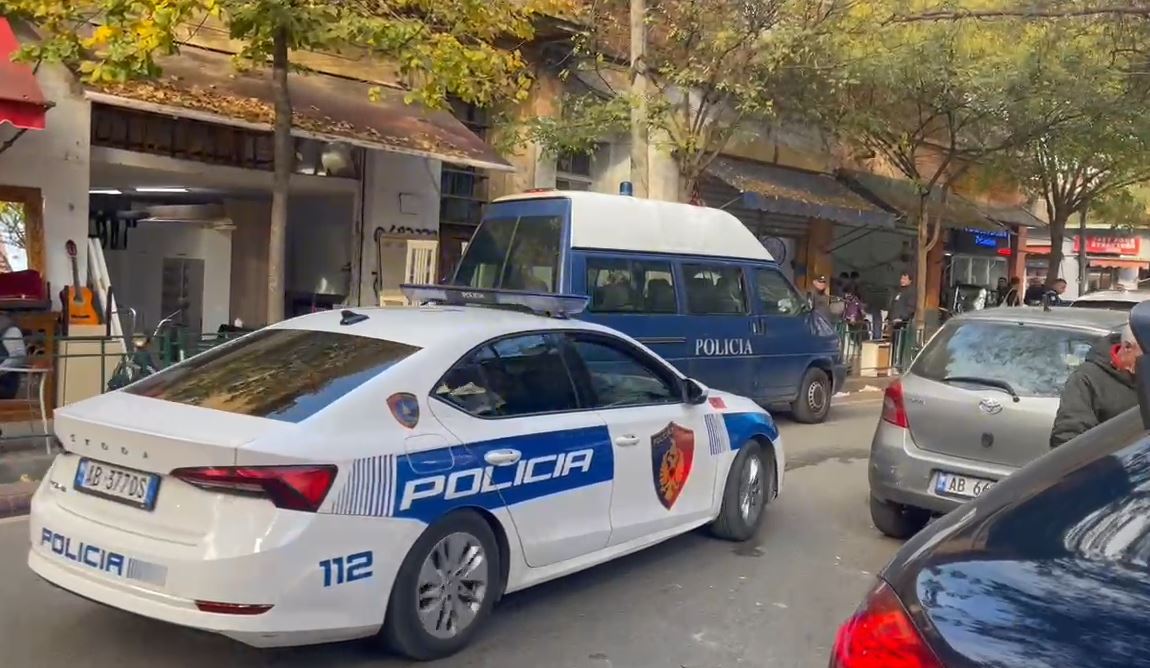 Plagosja me armë zjarri në Tiranë  shpallet në kërkim autori i dyshuar  EMRI 