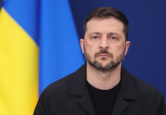 Zelensky: Rusia po vendos 170 mijë trupa për të avancuar në Donetsk