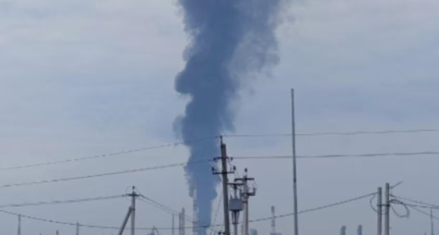 Rusia  Ukraina ka sulmuar një kompleks për përpunimin e naftës