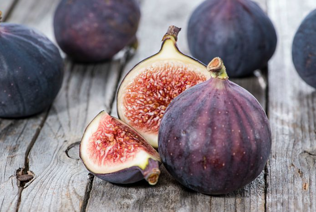 Zbuloni disa arsye pse duhet t i përfshini fiqtë në dietën tuaj