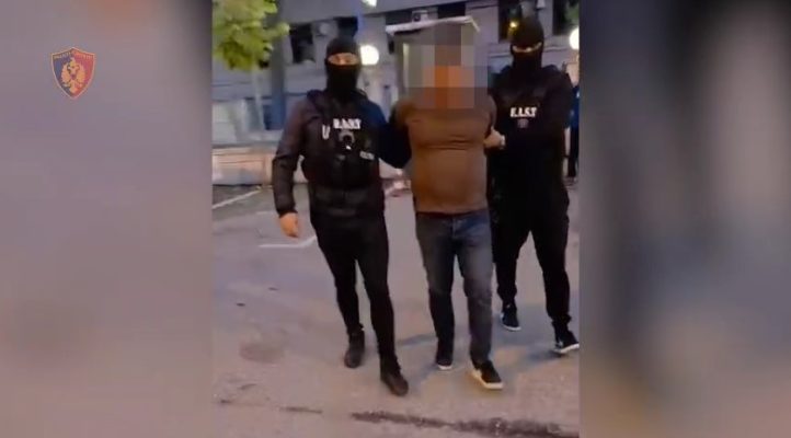 I akuzuar për kultivim të bimëve narkotike në Kosovë, arrestohet në Tiranë 49-vjeçari