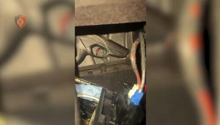 Kapet me pistoletë në makinë, policia arreston në flagrancë Ismet Gaxherin